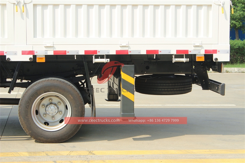 ISUZU 700P 4×4 off-road Crane Truck made in China best factory