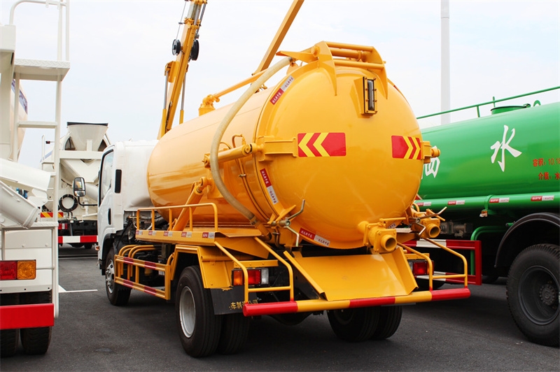 Isuzu 10,000 liters sewage suction truck made in China