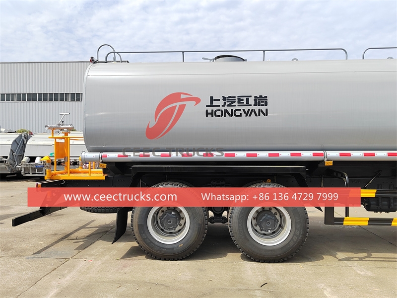 IVECO 8x4 heavy-duty water tank truck supplier