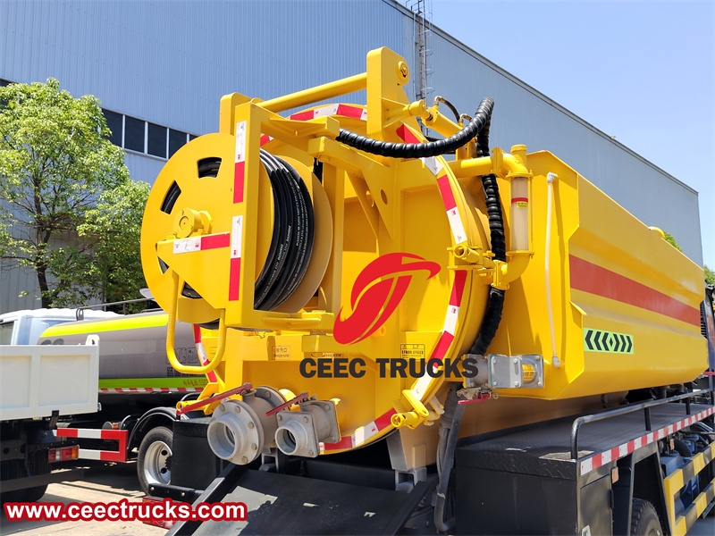 Howo 5 cbm truck mounted sewage jetter with factory direct sale