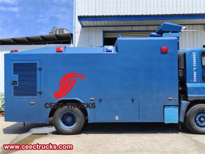 Isuzu Giga armored water cannon truck