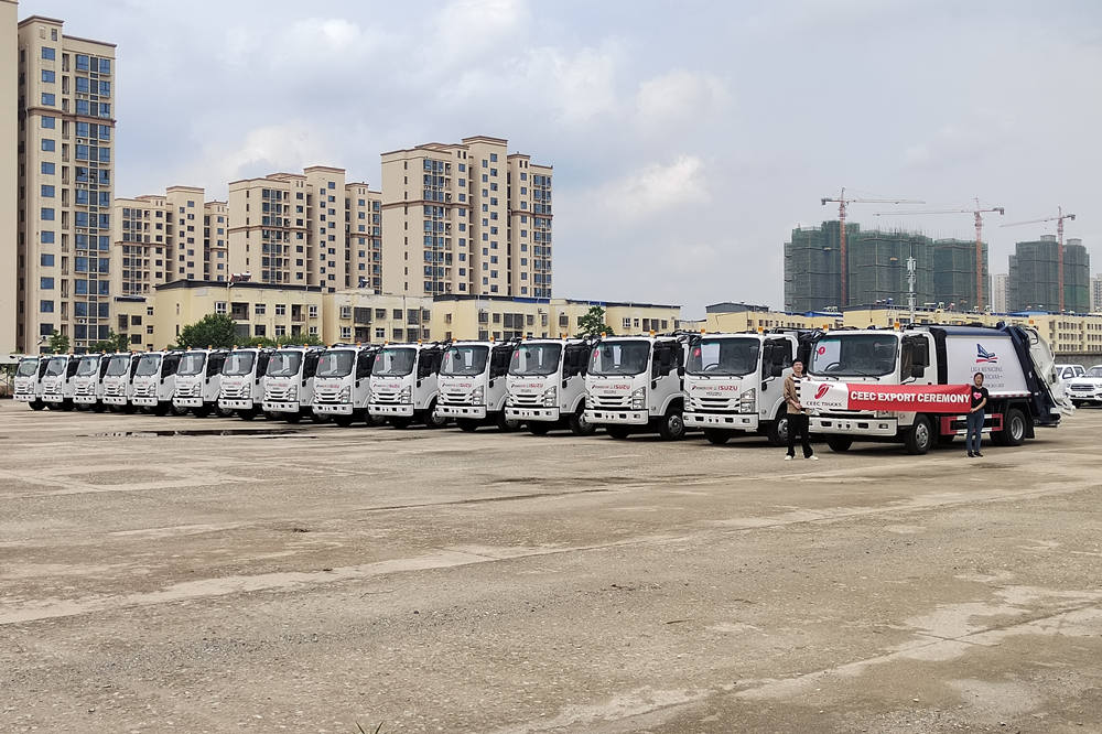 Bumili ang customer ng Latin America ng 15 unit na ISUZU garbage compactor truck