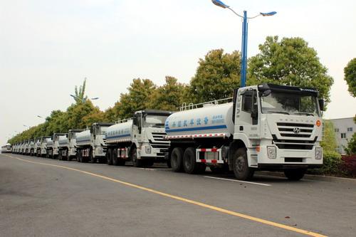 100 units na IVECO water tanker truck para sa china xinjiang province