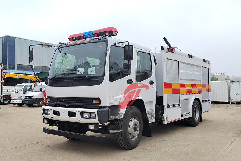 Isuzu FTR 205hp water tank foam fire engine