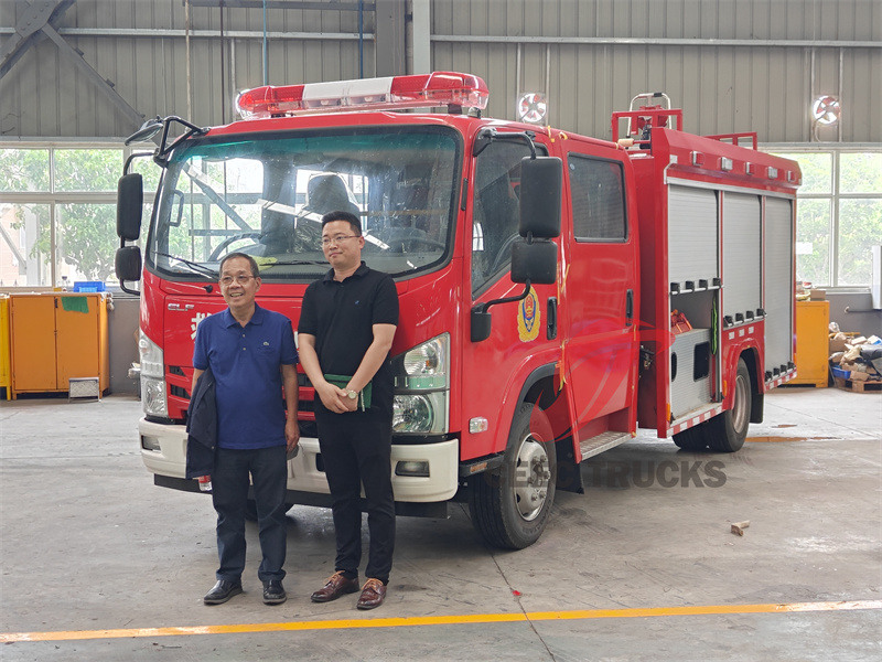 Bumisita ang mga kliyente sa Pilipinas para bumili ng Isuzu 2000L fire engine