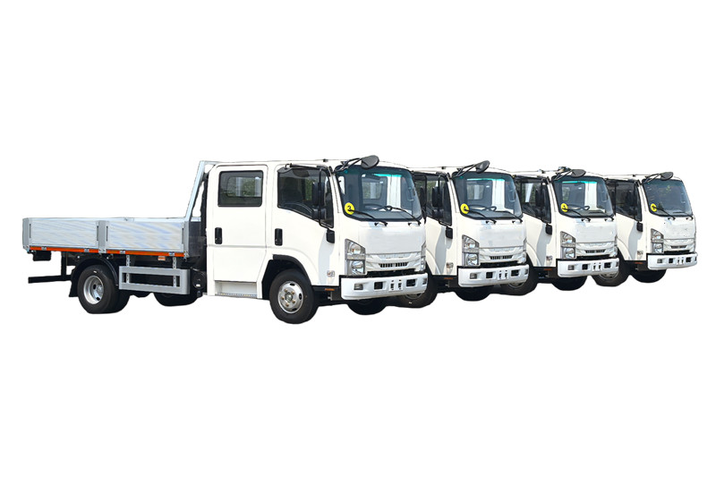 4 na unit ng Isuzu KV100 double cabin light cargo truck