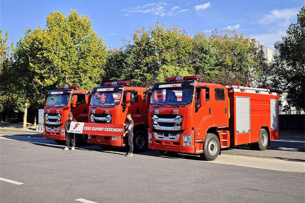 Bumili ang customer ng Cambodia ng 3 unit ng ISUZU GIGA foam fire truck